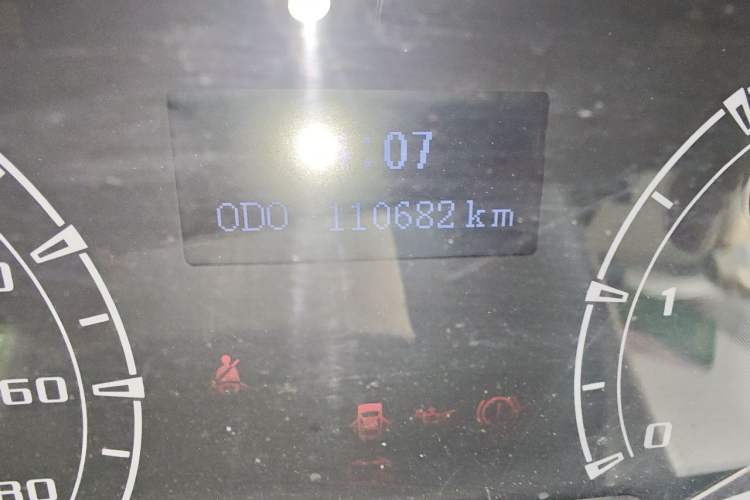 Used SAIC MAXUS Xintu V80 2021 2.0T Manual Classic Aoyuntong 139 PS Mid-axle Mid-roof 6/7/8/9-Seater Odometer Close Up