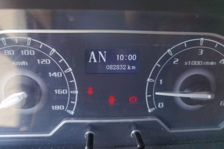 Used SAIC MAXUS Xintu V80  Odometer Close Up
