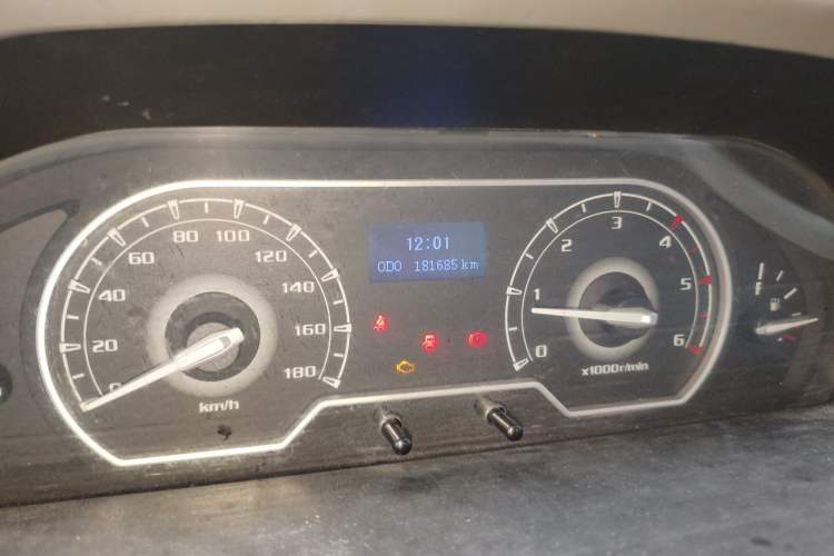 Used SAIC MAXUS Xintu V80  Odometer Close Up
