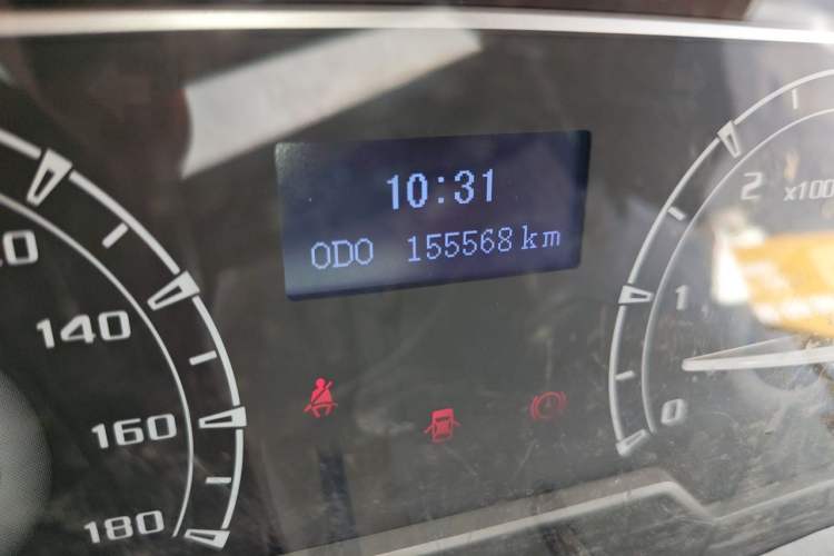 Used SAIC MAXUS Xintu V80 2021 2.0T Manual Classic Aoyuntong Short Wheelbase Mid-Roof 5/6-Seater Odometer Close Up