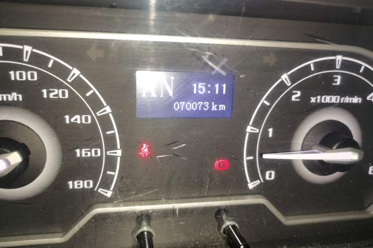 Used SAIC MAXUS Xintu V80 2021 2.0T PLUS AMT City Edition Short Wheelbase Ultra-Low Roof 5/6-Seater Odometer Close Up