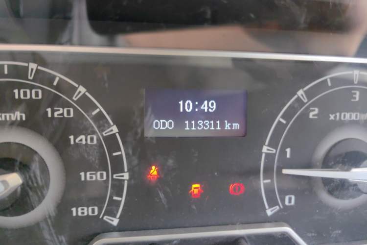 Used SAIC MAXUS Xintu V80 2021 2.0T Manual Classic City Delivery King Long Wheelbase Mid-Roof 3 Seats Odometer Close Up