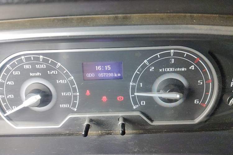 Used SAIC MAXUS Xintu V80 2021 2.0T Manual Classic Aoyuntong 139 PS Mid-axle Mid-roof 6/7/8/9-Seater Odometer Close Up