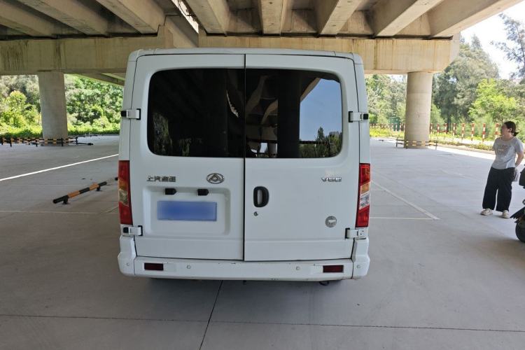 Used SAIC MAXUS Xintu V80 2021 2.0T Manual Classic Aoyuntong Short Wheelbase Ultra-Low Roof 5/6-Seater Rear