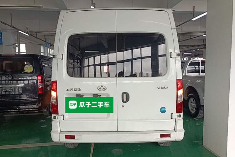 Used SAIC MAXUS Xintu V80 2021 2.0T Manual Classic Aoyuntong Short Wheelbase Mid-Roof 5/6-Seater Rear