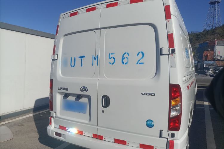 Used SAIC MAXUS Xintu V80 2021 2.0T Manual Classic City Delivery King Short Wheelbase Mid-Roof Design 3 Seats Rear