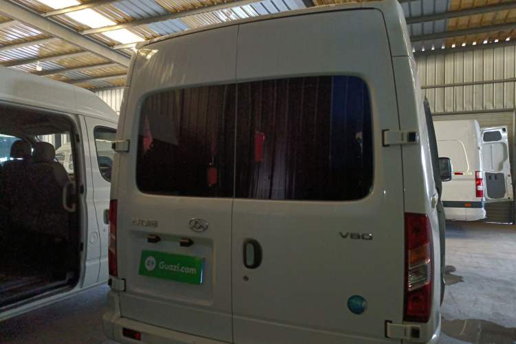 Used SAIC MAXUS Xintu V80 2021 2.0T Manual Classic Aoyuntong Short Wheelbase Mid-Height 7/8/9-Seater Rear