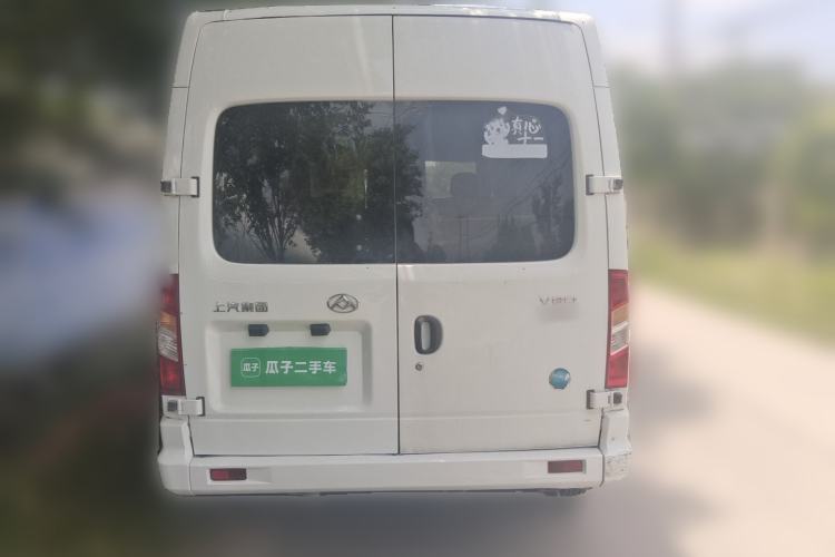 Used SAIC MAXUS Xintu V80 2021 2.0T Manual Classic Aoyuntong Short Wheelbase Mid-Roof 5/6-Seater Rear