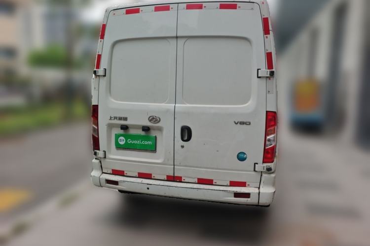 Used SAIC MAXUS Xintu V80 2021 2.0T Manual Classic City Delivery King Long Wheelbase Mid-Roof 3 Seats Rear