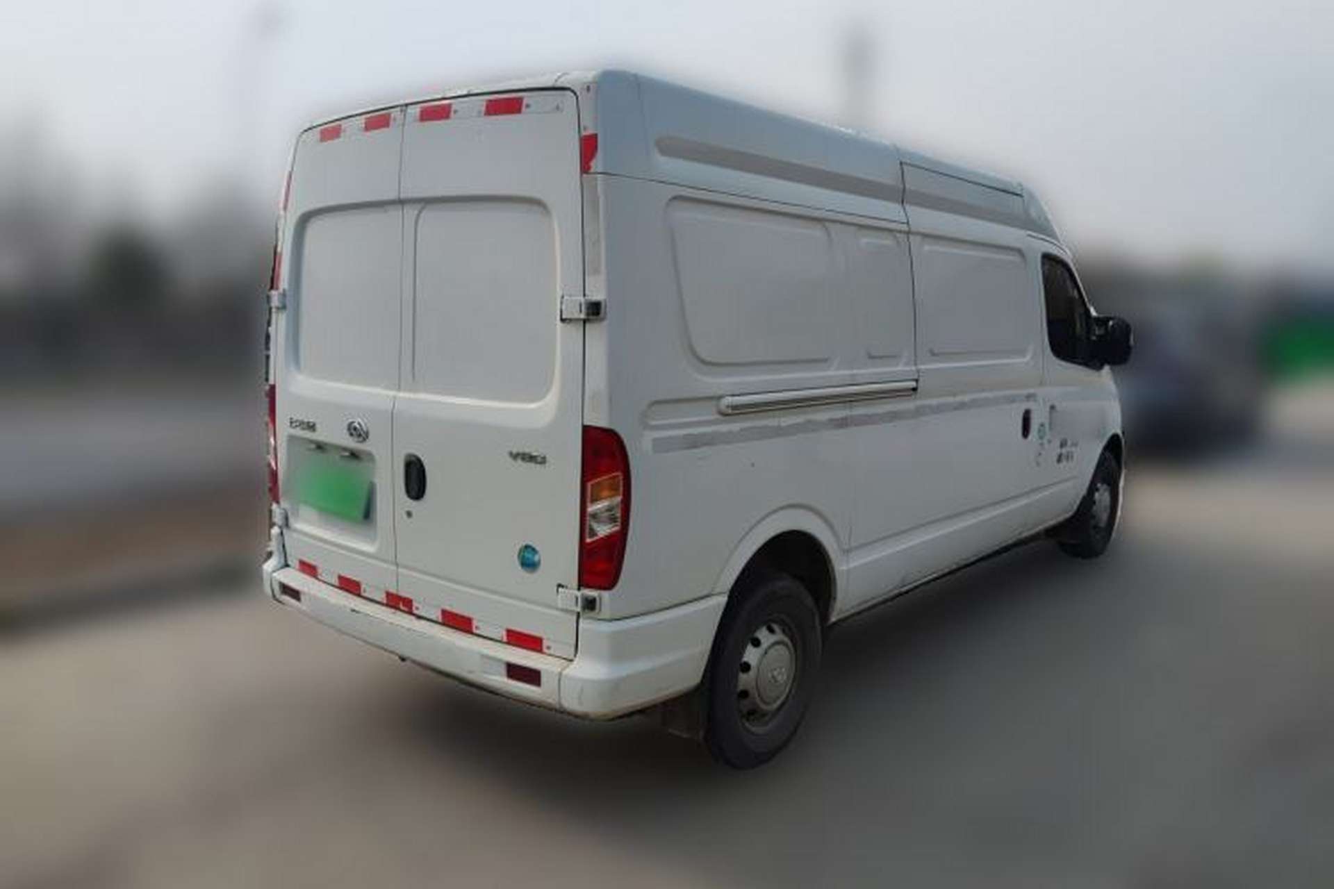 Used SAIC MAXUS Xintu V80 2021 2.0T Manual Classic City Delivery King Long Wheelbase Mid-Roof 3 Seats Rear Right 45 Deg