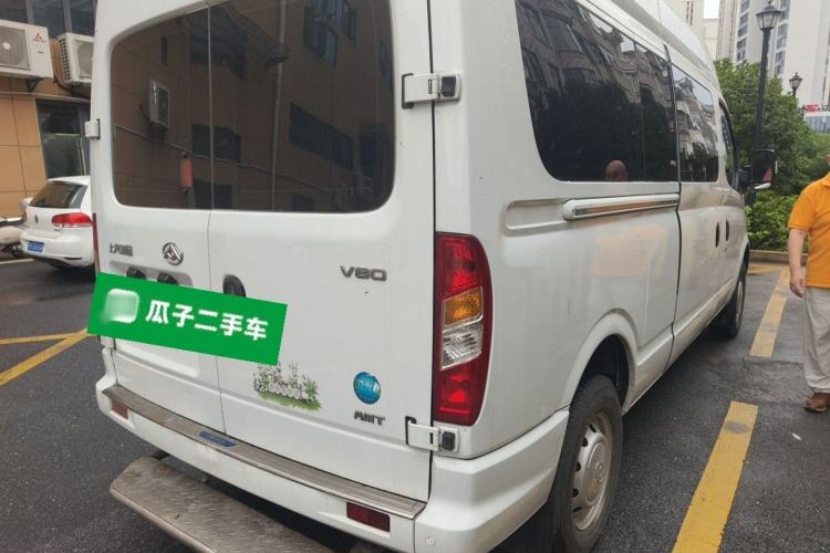 Used SAIC MAXUS Xintu V80 2021 2.0T AMT Classic Aoyuntong 127 PS Mid-axle Mid-roof 6/7/8/9-Seater Rear Right 45 Deg