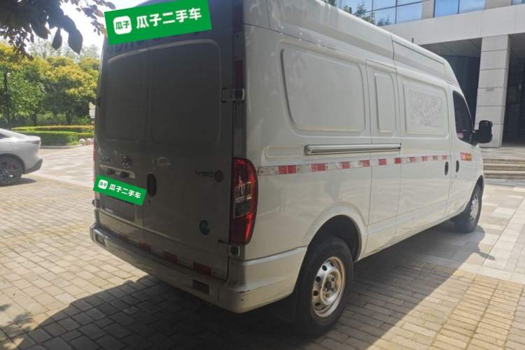Used SAIC MAXUS Xintu V80 2021 2.0T Manual Classic City Delivery King Long Wheelbase Mid-Roof 3 Seats Rear Right 45 Deg