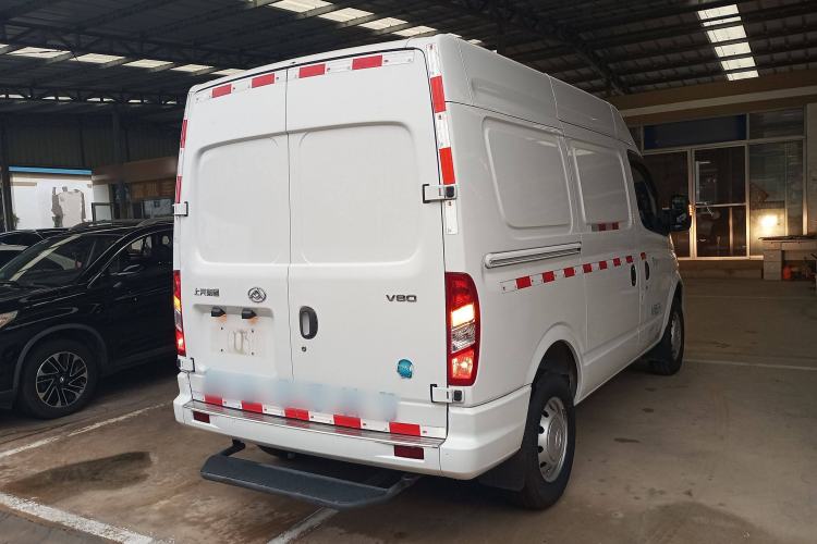 Used SAIC MAXUS Xintu V80 2021 2.0T Manual Classic City Delivery King Short Wheelbase Mid-Roof Design 3 Seats Rear Right 45 Deg