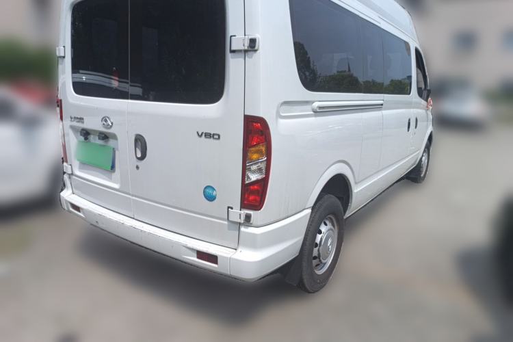 Used SAIC MAXUS Xintu V80 2021 2.0T Manual Classic Aoyuntong 127 PS Mid-axle Mid-roof 6/7/8/9-Seater Rear Right 45 Deg