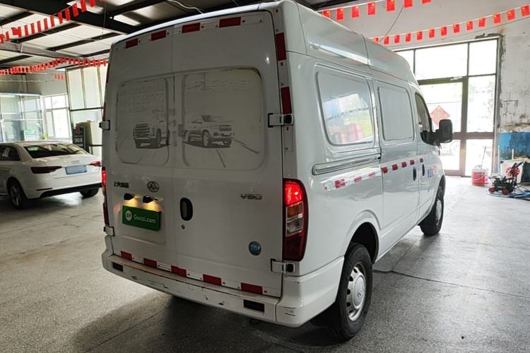 Used SAIC MAXUS Xintu V80 2021 2.0T Manual Classic City Delivery King Short Wheelbase Mid-Roof Design 3 Seats Rear Right 45 Deg