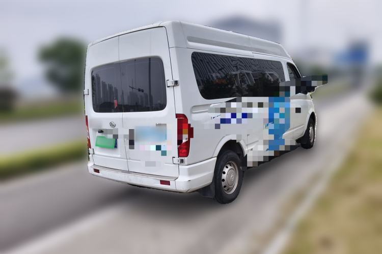 Used SAIC MAXUS Xintu V80 2021 2.0T AMT Classic Aoyuntong 127 PS Mid-axle Mid-roof 6/7/8/9-Seater Rear Right 45 Deg