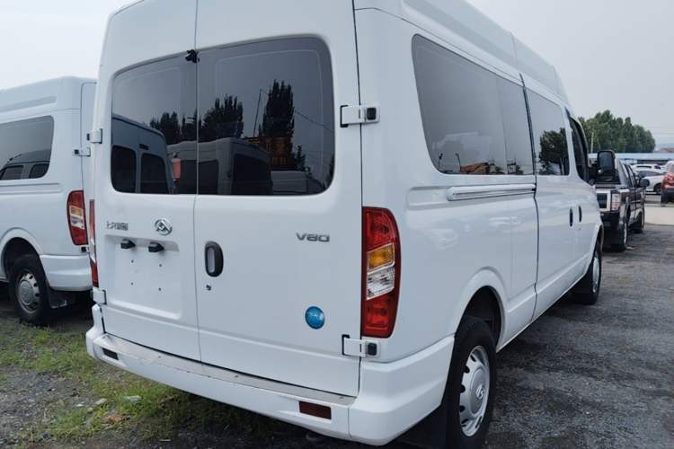 Used SAIC MAXUS Xintu V80 2021 2.0T Manual Classic Aoyuntong 127 PS Mid-axle Mid-roof 6/7/8/9-Seater Rear Right 45 Deg
