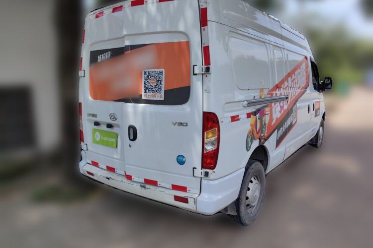 Used SAIC MAXUS Xintu V80 2021 2.0T Manual Classic City Delivery King Long Wheelbase Mid-Roof 3 Seats Rear Right 45 Deg