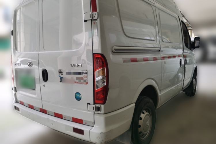 Used SAIC MAXUS Xintu V80 2021 2.0T Manual Classic City Delivery King Short Wheelbase Mid-Roof Design 3 Seats Rear Right 45 Deg