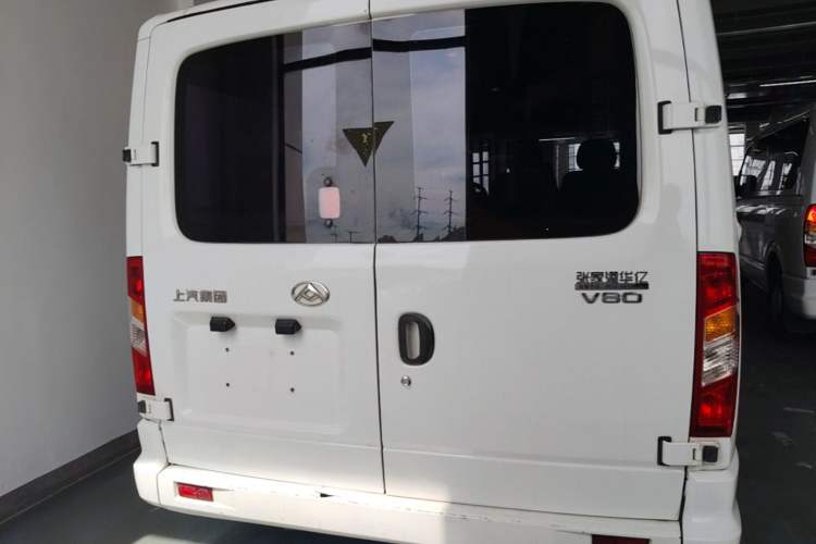 Used SAIC MAXUS Xintu V80 2021 2.0T Manual Classic Aoyuntong Short Wheelbase Ultra-Low Roof 5/6-Seater Rear