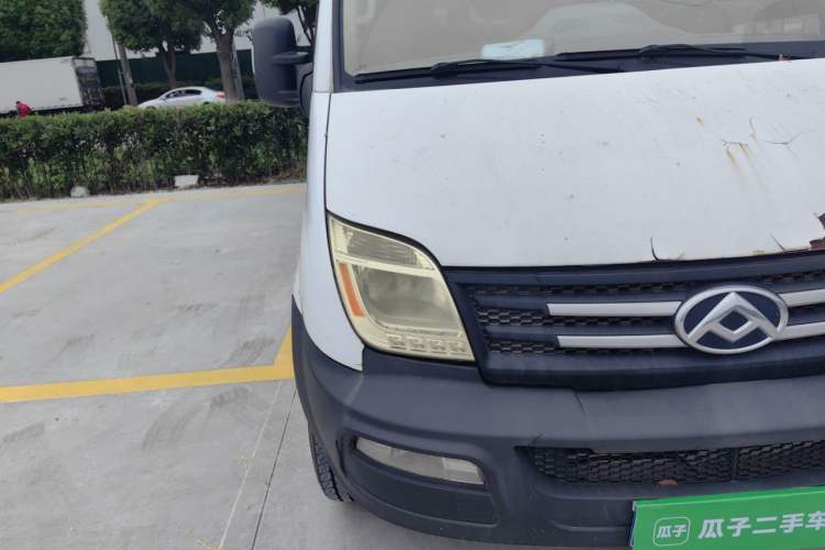 Used SAIC MAXUS Xintu V80  Right Front Headlight