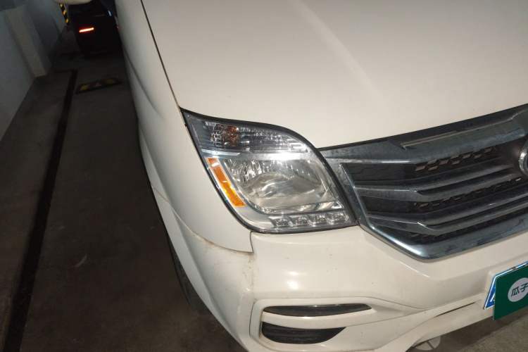 Used SAIC MAXUS Xintu V80 2021 2.0T AMT Classic Aoyuntong Short Wheelbase Ultra-Low Roof 5/6-Seater Right Front Headlight