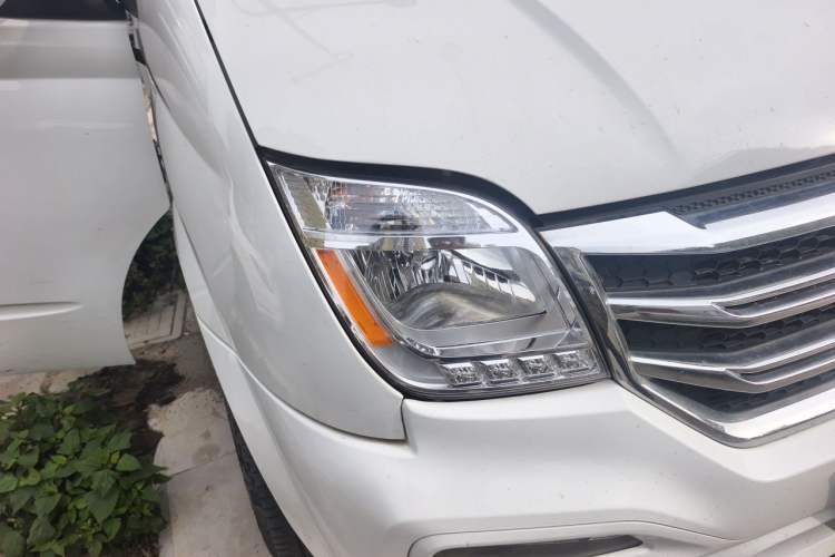 Used SAIC MAXUS Xintu V80 2021 2.0T PLUS Manual City Edition Short Wheelbase Ultra-Low Roof 5/6 Seats Right Front Headlight
