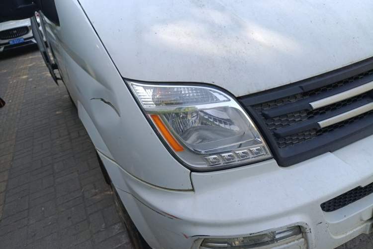 Used SAIC MAXUS Xintu V80 2021 2.0T Manual Classic Aoyuntong Short Wheelbase Mid-Roof 5/6-Seater Right Front Headlight
