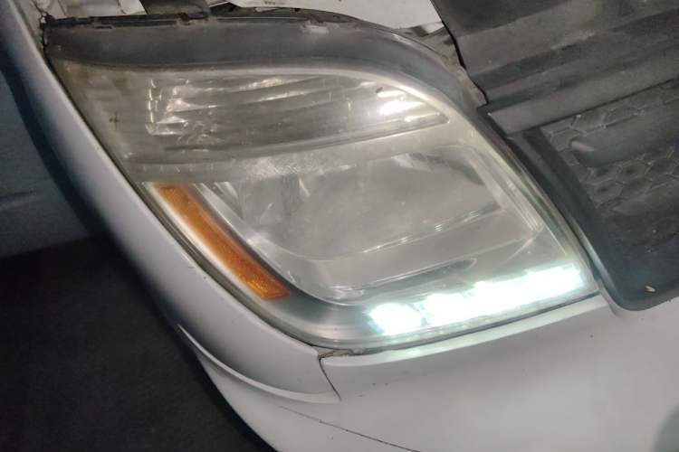 Used SAIC MAXUS Xintu V80 2021 2.0T Manual Classic Aoyuntong Long Wheelbase Mid-Roof 6/7/8/9-Seater Right Front Headlight