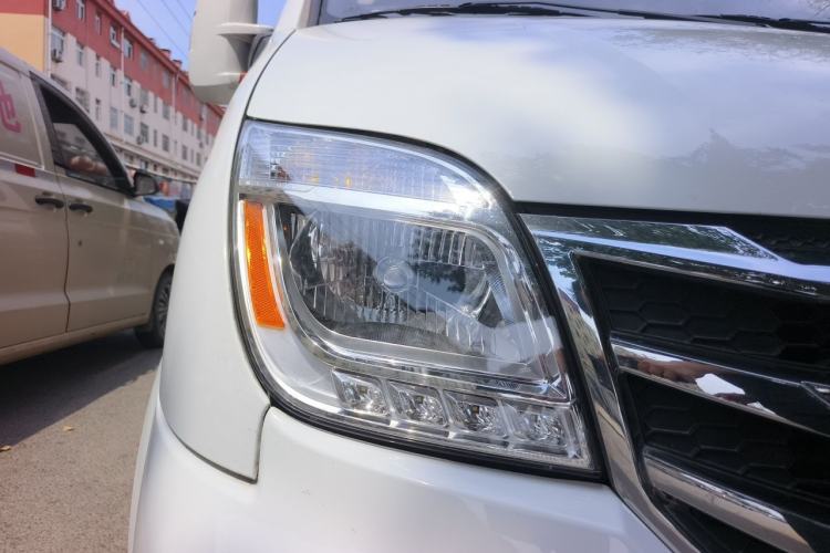 Used SAIC MAXUS Xintu V80 2021 2.0T PLUS Manual City Edition Short Wheelbase Ultra-Low Roof 5/6 Seats Right Front Headlight