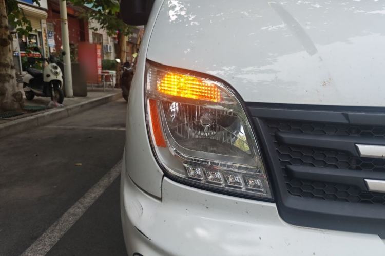 Used SAIC MAXUS Xintu V80 2021 2.0T Manual Classic Aoyuntong Long Wheelbase Mid-Roof 6/7/8/9-Seater Right Front Headlight
