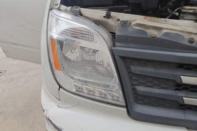 Used SAIC MAXUS Xintu V80 2021 2.0T Manual Classic Aoyuntong Long Wheelbase Mid-Roof 6/7/8/9-Seater Right Front Headlight