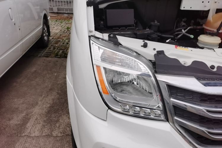 Used SAIC MAXUS Xintu V80 2021 2.0T PLUS AMT Aoyuntong Short-Wheelbase Mid-Roof 5/6-Seater Right Front Headlight