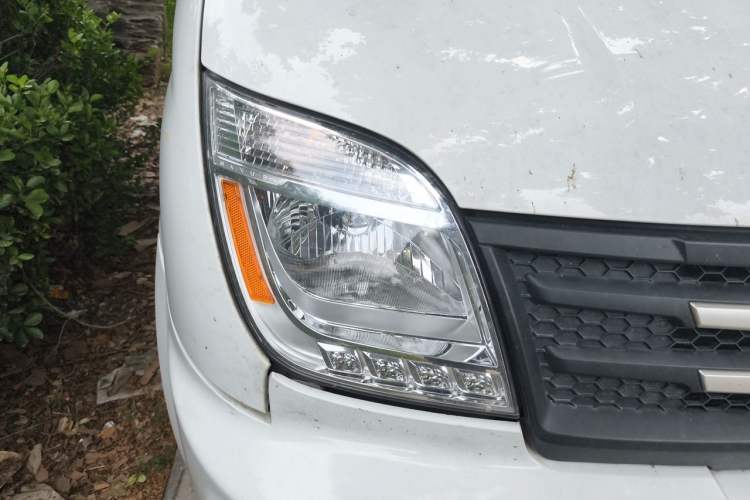 Used SAIC MAXUS Xintu V80 2021 2.0T Manual Classic Aoyuntong 127 PS Mid-axle Mid-roof 6/7/8/9-Seater Right Front Headlight
