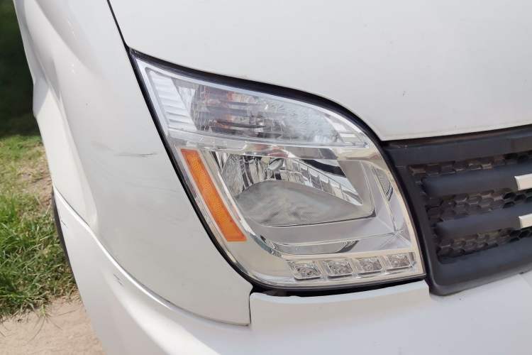 Used SAIC MAXUS Xintu V80 2021 2.0T Manual Classic Aoyuntong Short Wheelbase Mid-Roof 5/6-Seater Right Front Headlight