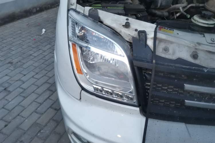 Used SAIC MAXUS Xintu V80 2021 2.0T Manual Classic Aoyuntong Long Wheelbase Mid-Roof 6/7/8/9-Seater Right Front Headlight