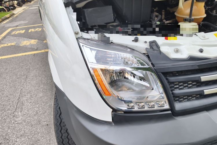 Used SAIC MAXUS Xintu V80  Right Front Headlight