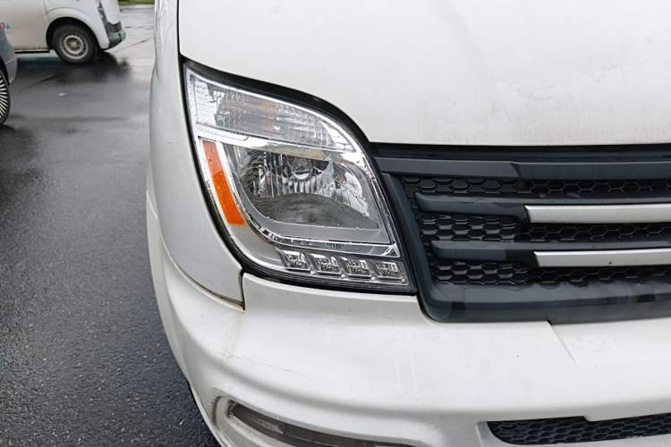 Used SAIC MAXUS Xintu V80 2021 2.0T Manual Classic Aoyuntong Long Wheelbase Mid-Roof 6/7/8/9-Seater Right Front Headlight