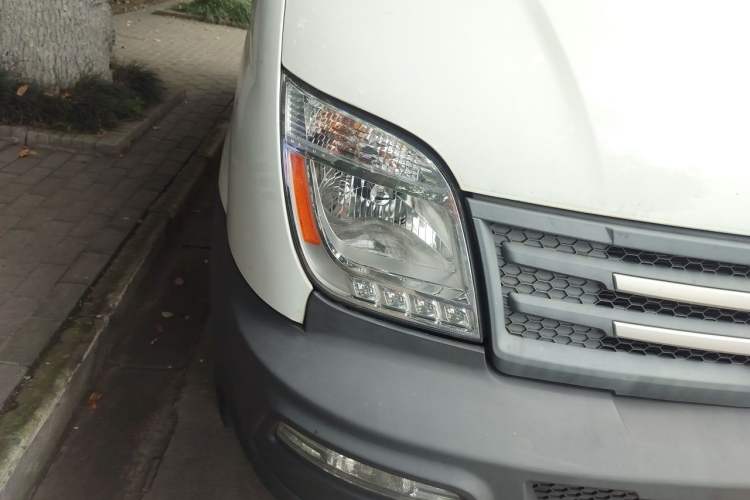 Used SAIC MAXUS Xintu V80  Right Front Headlight