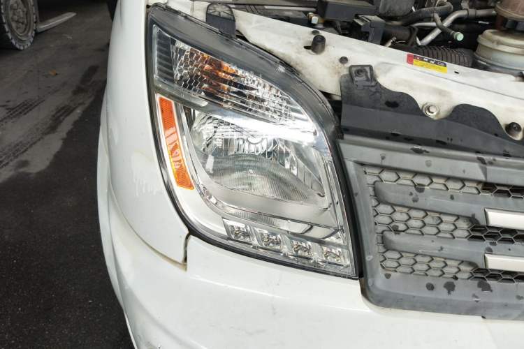 Used SAIC MAXUS Xintu V80 2021 2.0T AMT Classic Aoyuntong Long Wheelbase Mid-Roof 6/7/8/9-Seater Right Front Headlight