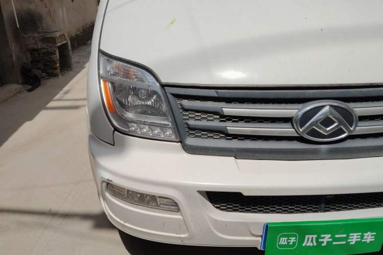 Used SAIC MAXUS Xintu V80 2021 2.0T Manual Classic Aoyuntong Short Wheelbase Ultra-Low Roof 5/6-Seater Right Front Headlight