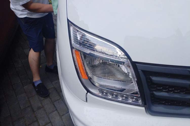 Used SAIC MAXUS Xintu V80 2021 2.0T Manual Classic Aoyuntong Short Wheelbase Ultra-Low Roof 5/6-Seater Right Front Headlight