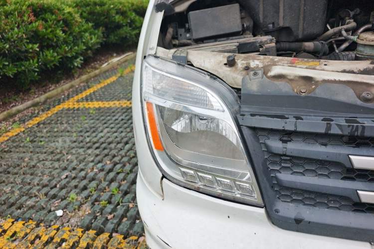 Used SAIC MAXUS Xintu V80 2021 2.0T Manual Classic Aoyuntong 127 PS Mid-axle Mid-roof 6/7/8/9-Seater Right Front Headlight