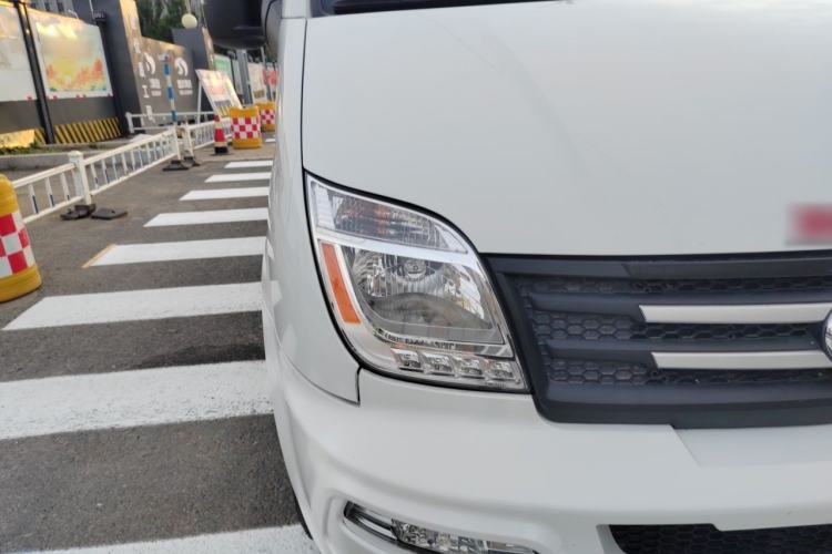 Used SAIC MAXUS Xintu V80 2021 2.0T AMT Classic Aoyuntong Short Wheelbase Mid-Roof 5/6-Seater Right Front Headlight