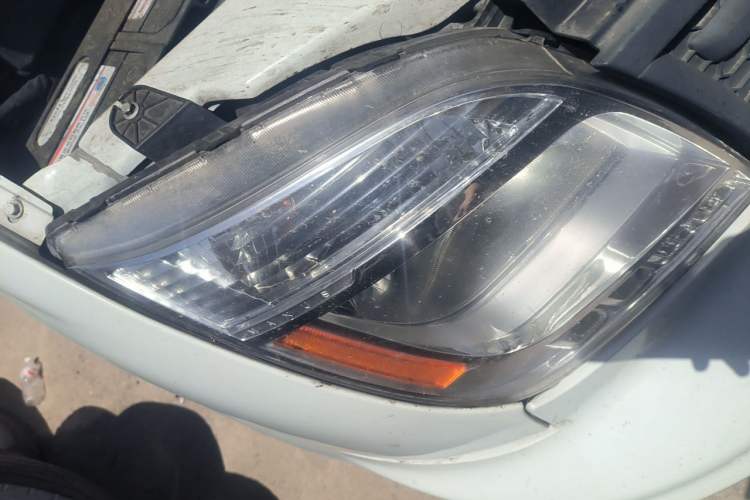 Used SAIC MAXUS Xintu V80  Right Front Headlight