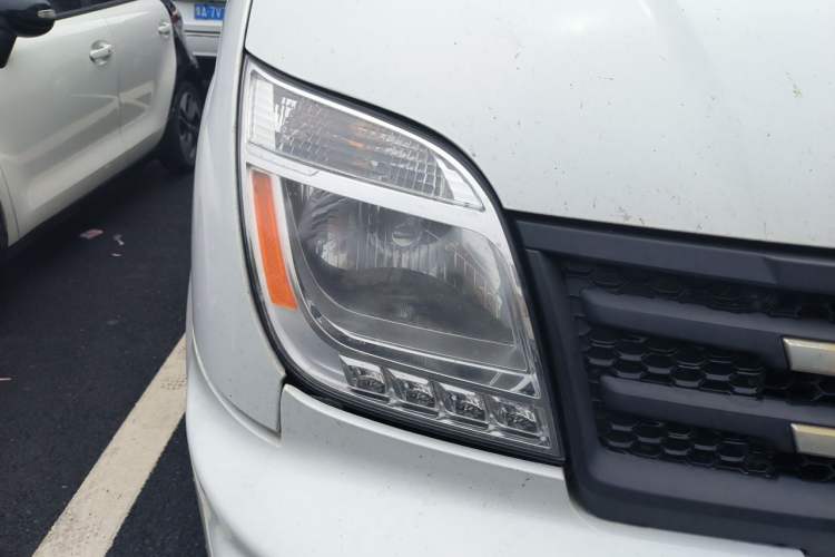 Used SAIC MAXUS Xintu V80 2021 2.0T Manual Classic Aoyuntong 127 PS Mid-axle Mid-roof 6/7/8/9-Seater Right Front Headlight
