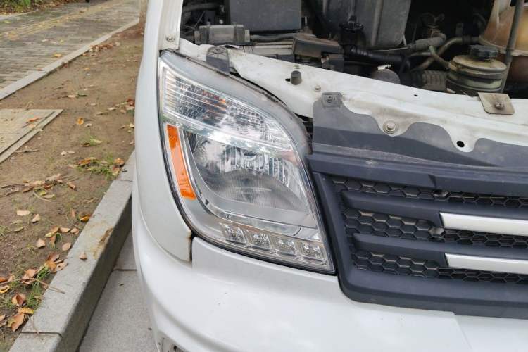 Used SAIC MAXUS Xintu V80 2021 2.0T AMT Classic Aoyuntong Long Wheelbase Mid-Roof 6/7/8/9-Seater Right Front Headlight
