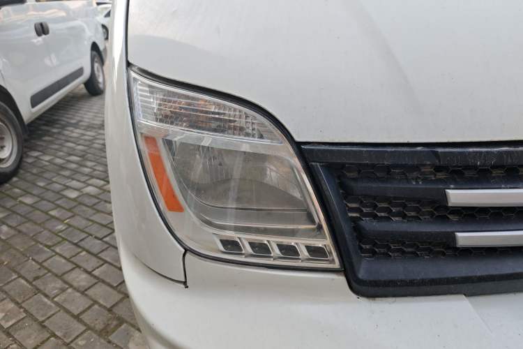 Used SAIC MAXUS Xintu V80 2021 2.0T Manual Classic Aoyuntong Short Wheelbase Mid-Roof 5/6-Seater Right Front Headlight