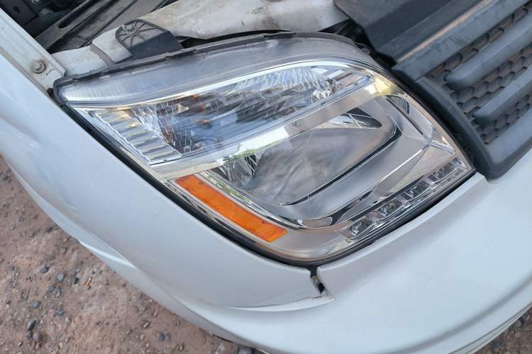Used SAIC MAXUS Xintu V80 2021 2.0T Manual Classic Aoyuntong Short Wheelbase Ultra-Low Roof 5/6-Seater Right Front Headlight