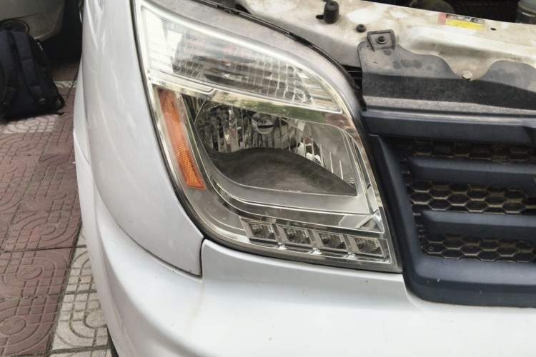 Used SAIC MAXUS Xintu V80 2021 2.0T Manual Classic Aoyuntong Long Wheelbase Mid-Roof 6/7/8/9-Seater Right Front Headlight